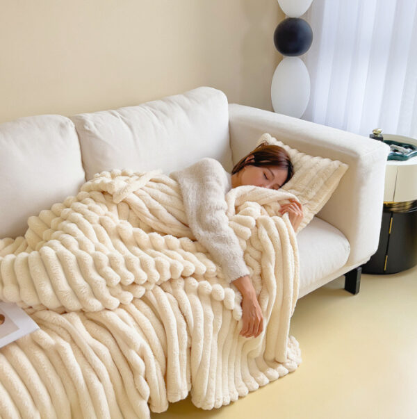 Soft Wind Bubble Velvet Blanket Warm - Image 3